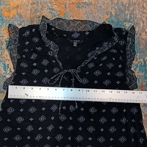 Casual Lucky brand mixed media short, ruffled sleeve and vneck  blouse size L - Picture 7 of 9